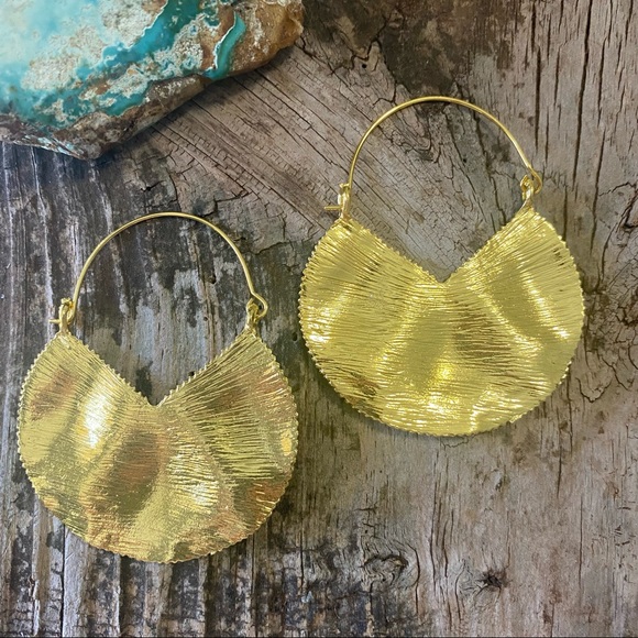 🌙🌙Zara Textured Crescent Hoop Earrings🌙🌙 - Picture 5 of 6